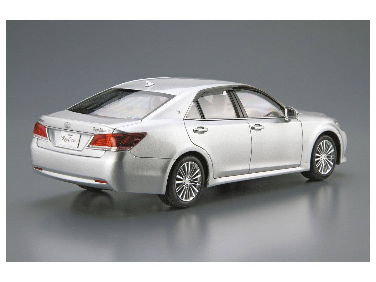 Aoshima 1/24 Toyota GRS210/AWS210 Crown Royal Saloon 15 | 4905083059524