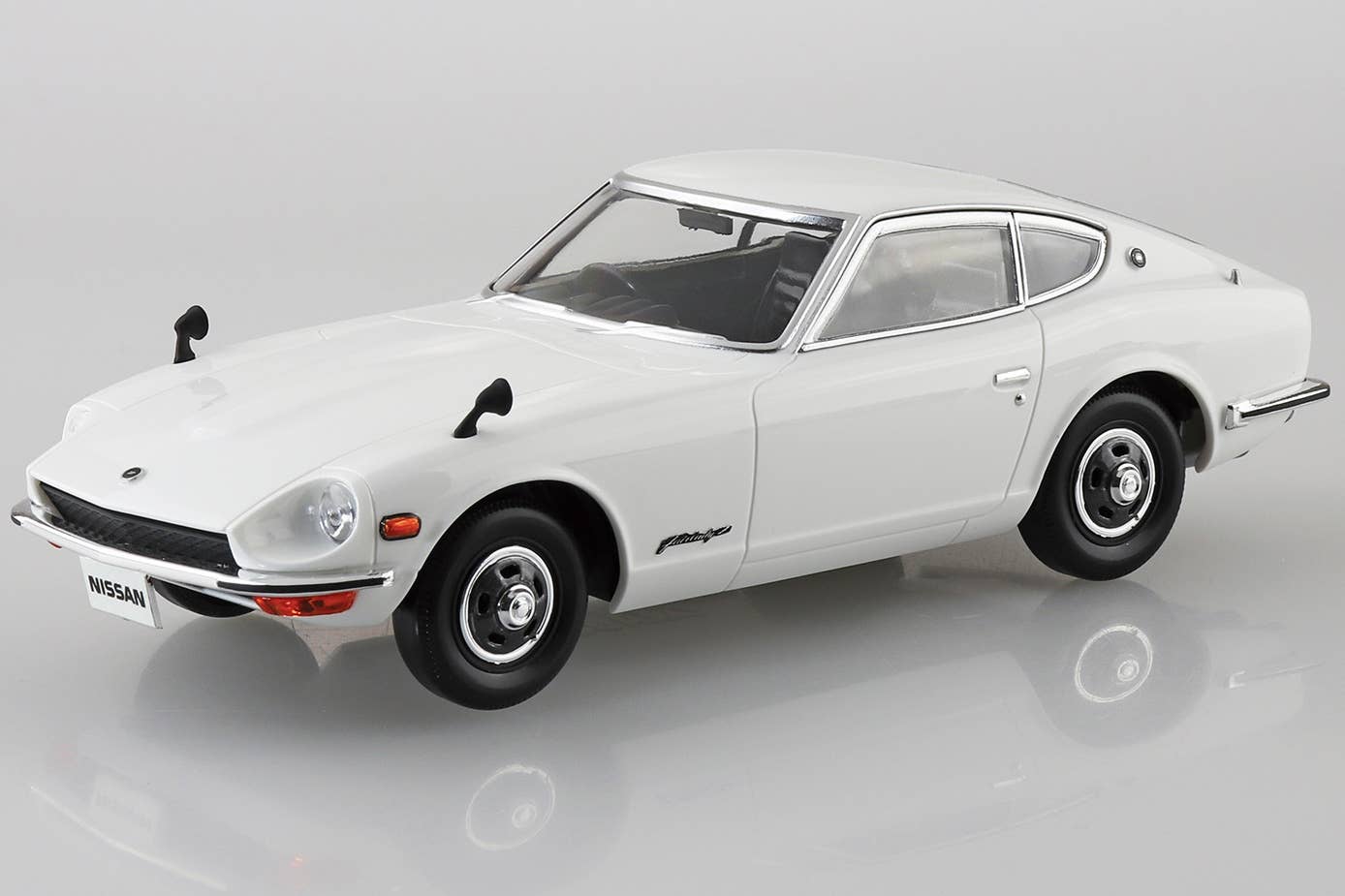 Aoshima 1/32 SNAP KIT #13-A Nissan S30 Fairlady Z (White) | 4905083062555