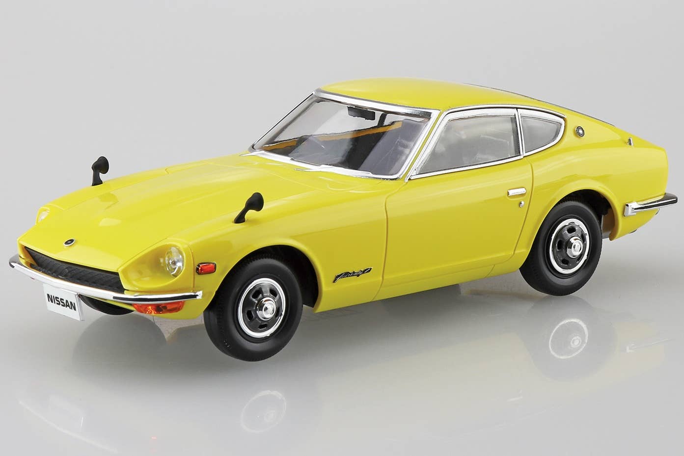 Aoshima 1/32 SNAP KIT #13-C Nissan S30 Fairlady Z (Yellow) | 4905083062579