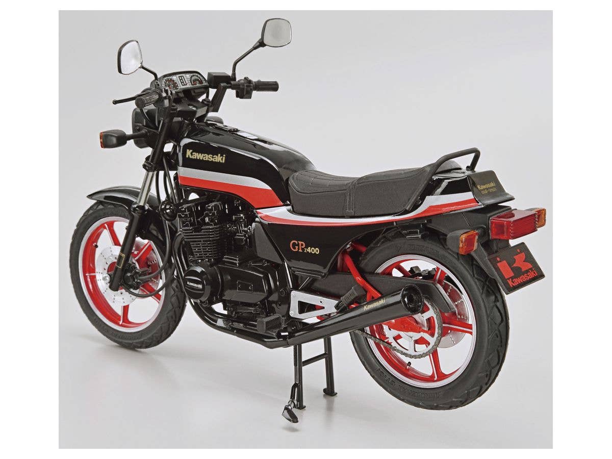 Aoshima 1/12 Kawasaki KZ400M Z400GP '82 with Custom Parts | 4905083062678