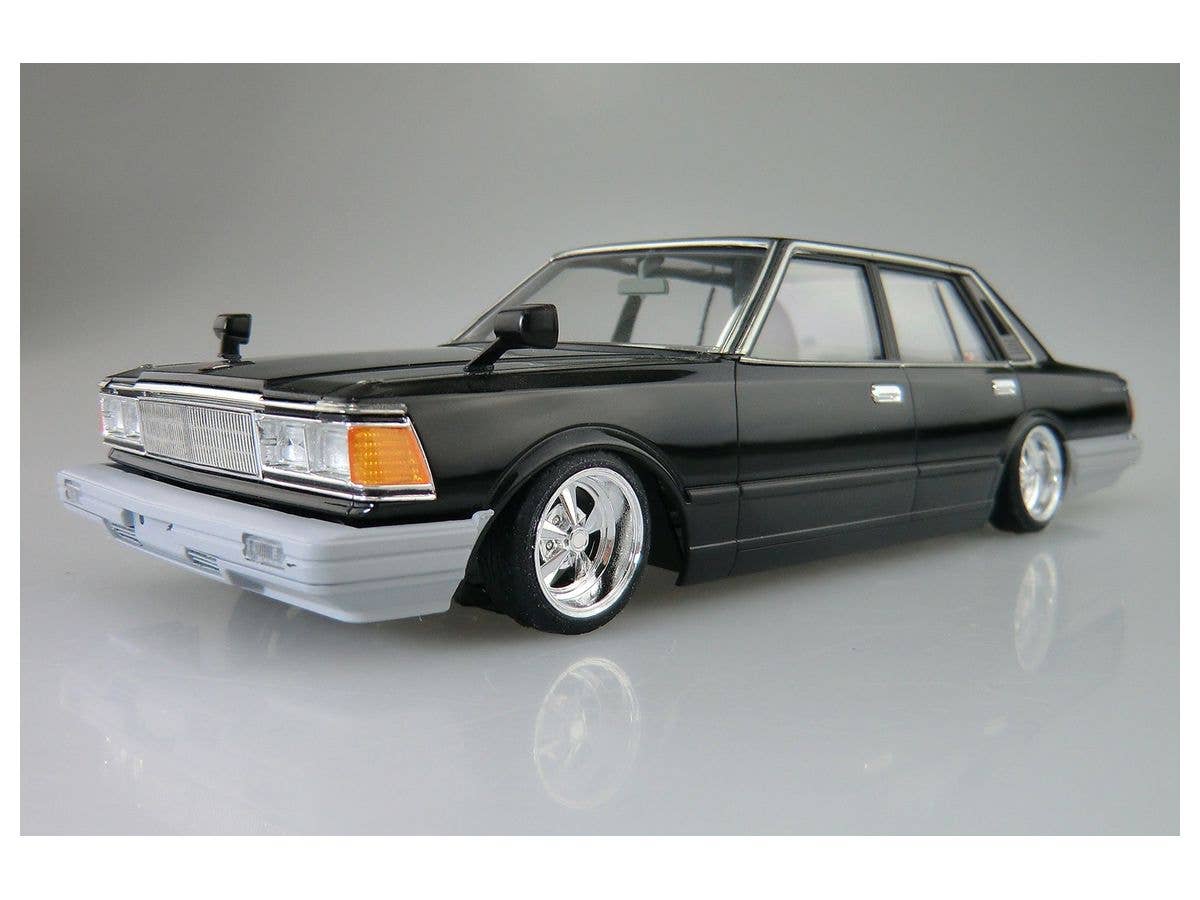 Aoshima 1/24 Nissan 430 Cedric Sedan | 4905083063088