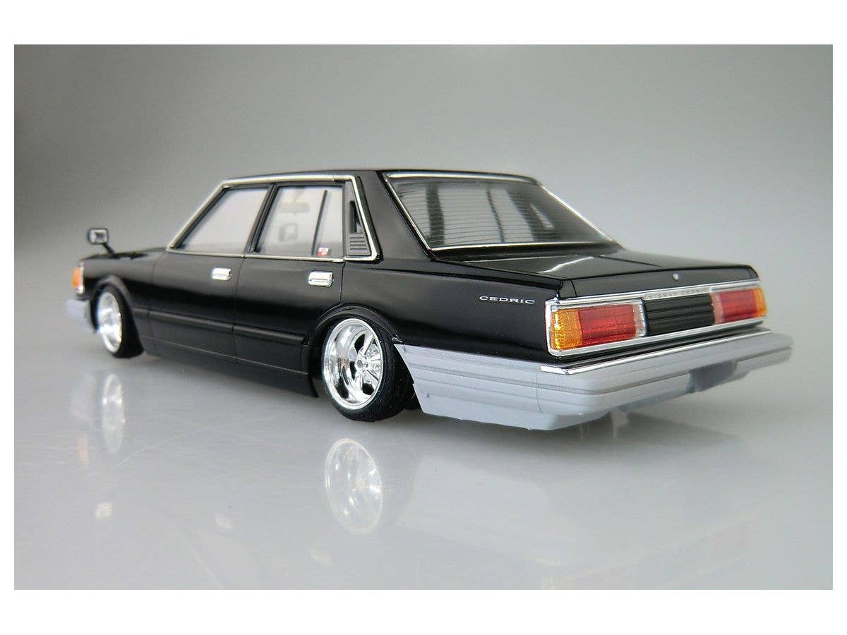 Aoshima 1/24 Nissan 430 Cedric Sedan | 4905083063088