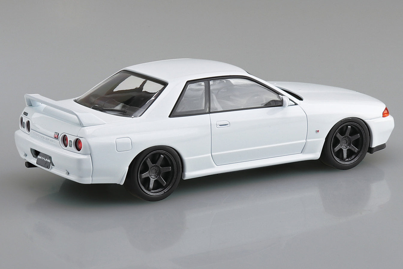 Aoshima 1/32 SNAP KIT Nissan R32 Skyline GT-R Custom Wheels (Crystal White) | 4905083066355