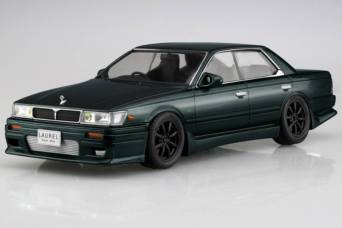 Aoshima 1/24 C33 LAUREL '91 AERO CUSTOM (NISSAN) | 4905083066744