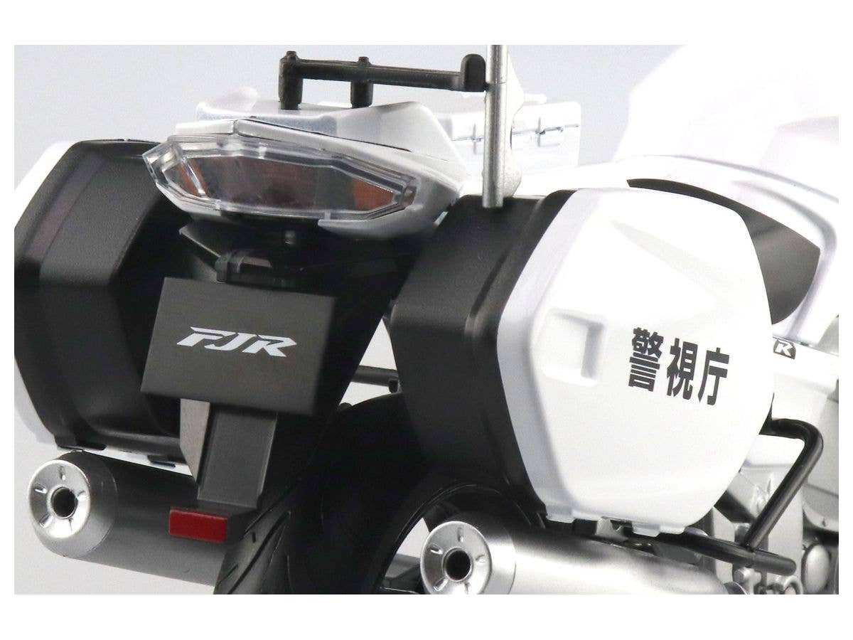 Aoshima 1/12 Yamaha FJR1300P Police Motorcycle (Metropolitan Police Department) Diecast Motorcycle | 4905083106785