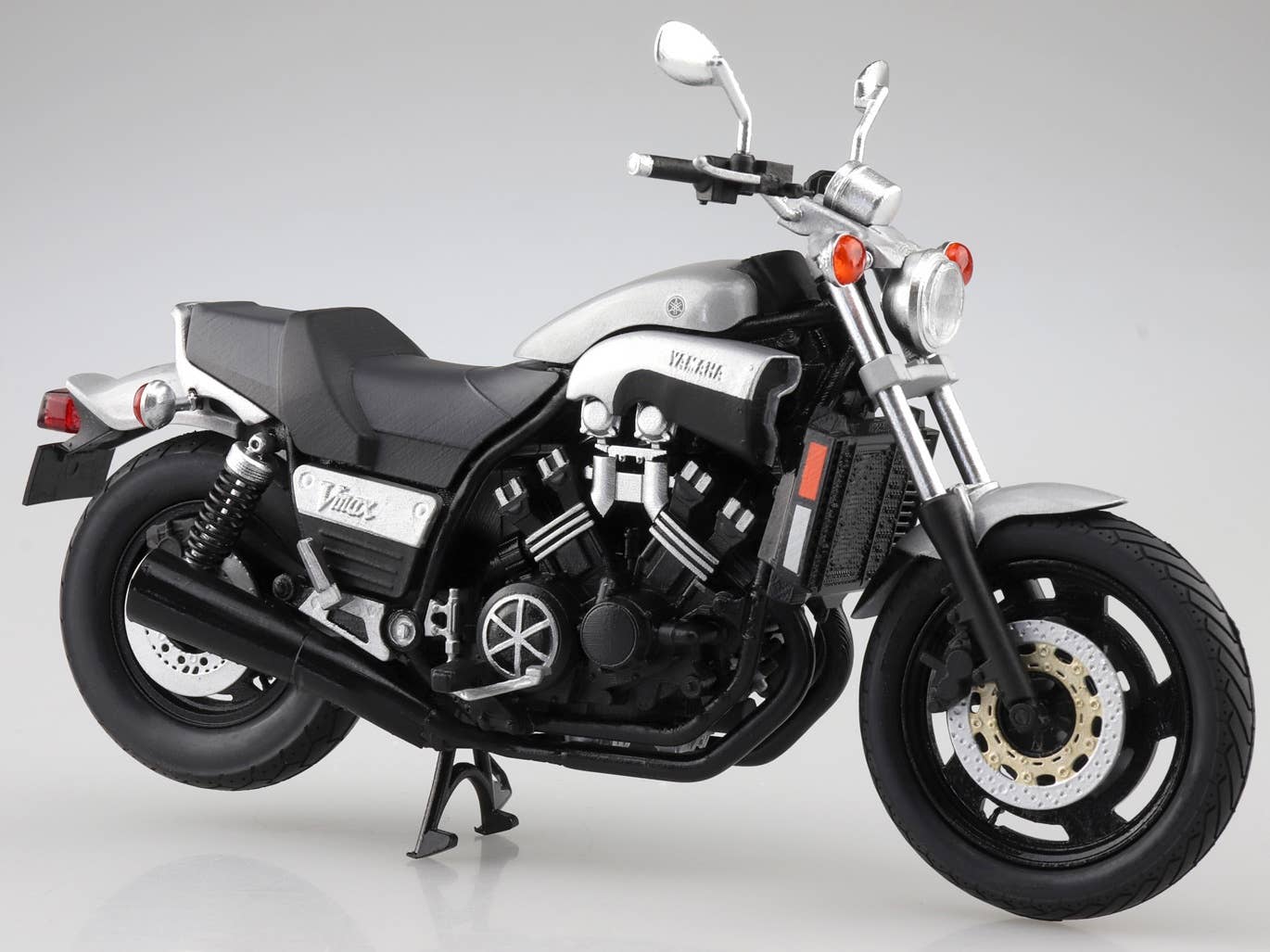 Aoshima 1/12 Yamaha Vmax New Silver Dust | 4905083109601