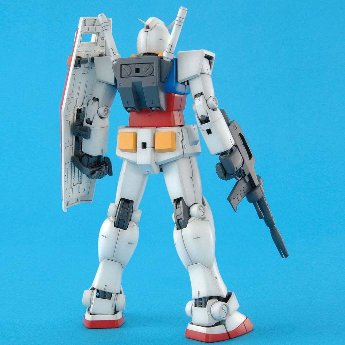 Bandai MG 1/100 RX-78-2 Gundam Ver.2.0 'Mobile Suit Gundam' | 4573102615831