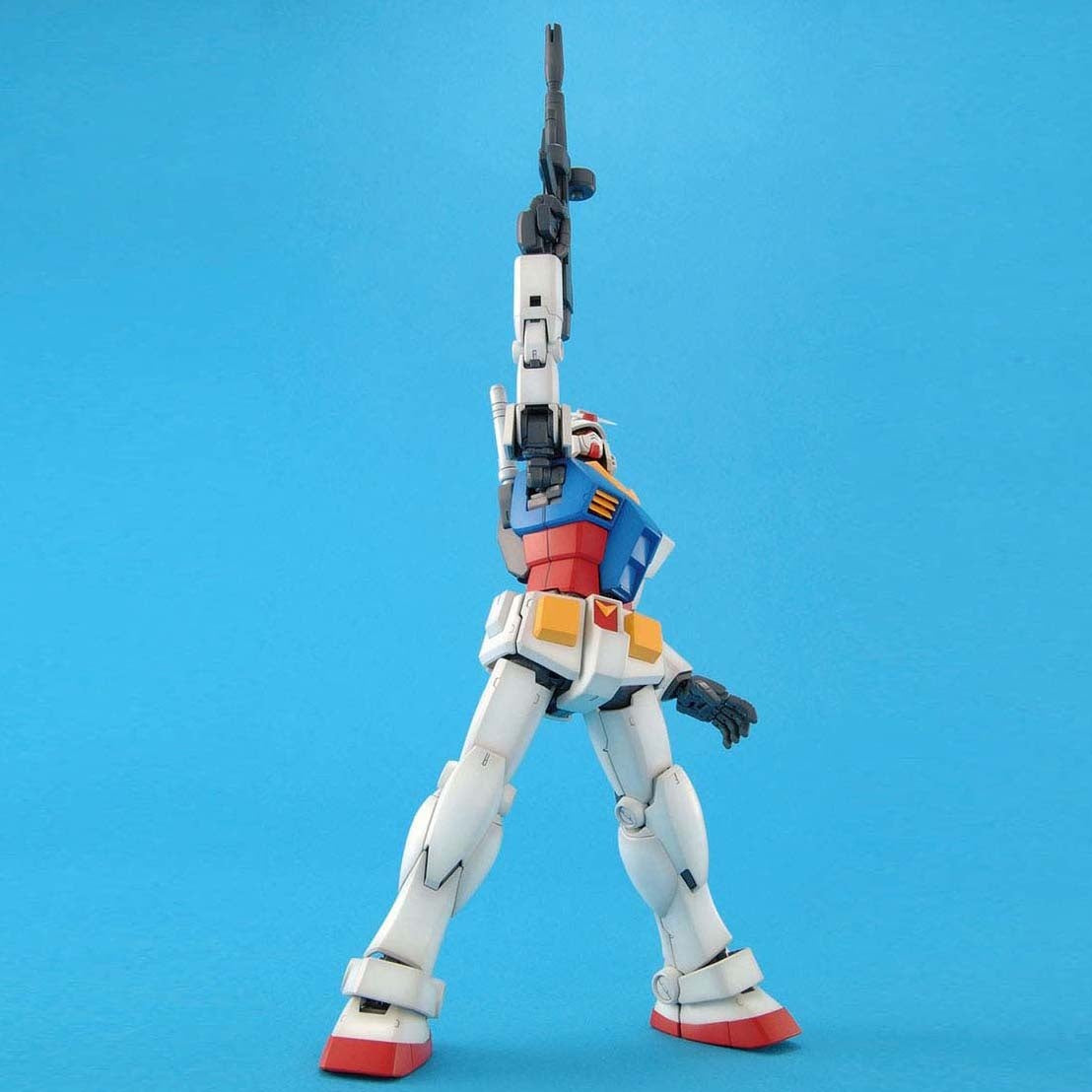 Bandai MG 1/100 RX-78-2 Gundam Ver.2.0 'Mobile Suit Gundam' | 4573102615831