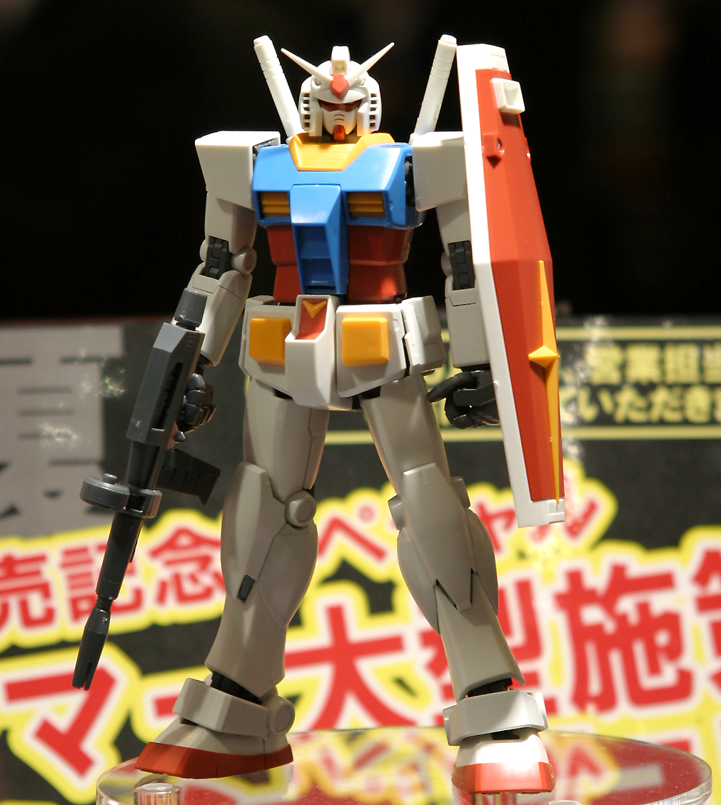 Bandai MG 1/100 RX-78-2 Gundam Ver.2.0 'Mobile Suit Gundam' | 4573102615831