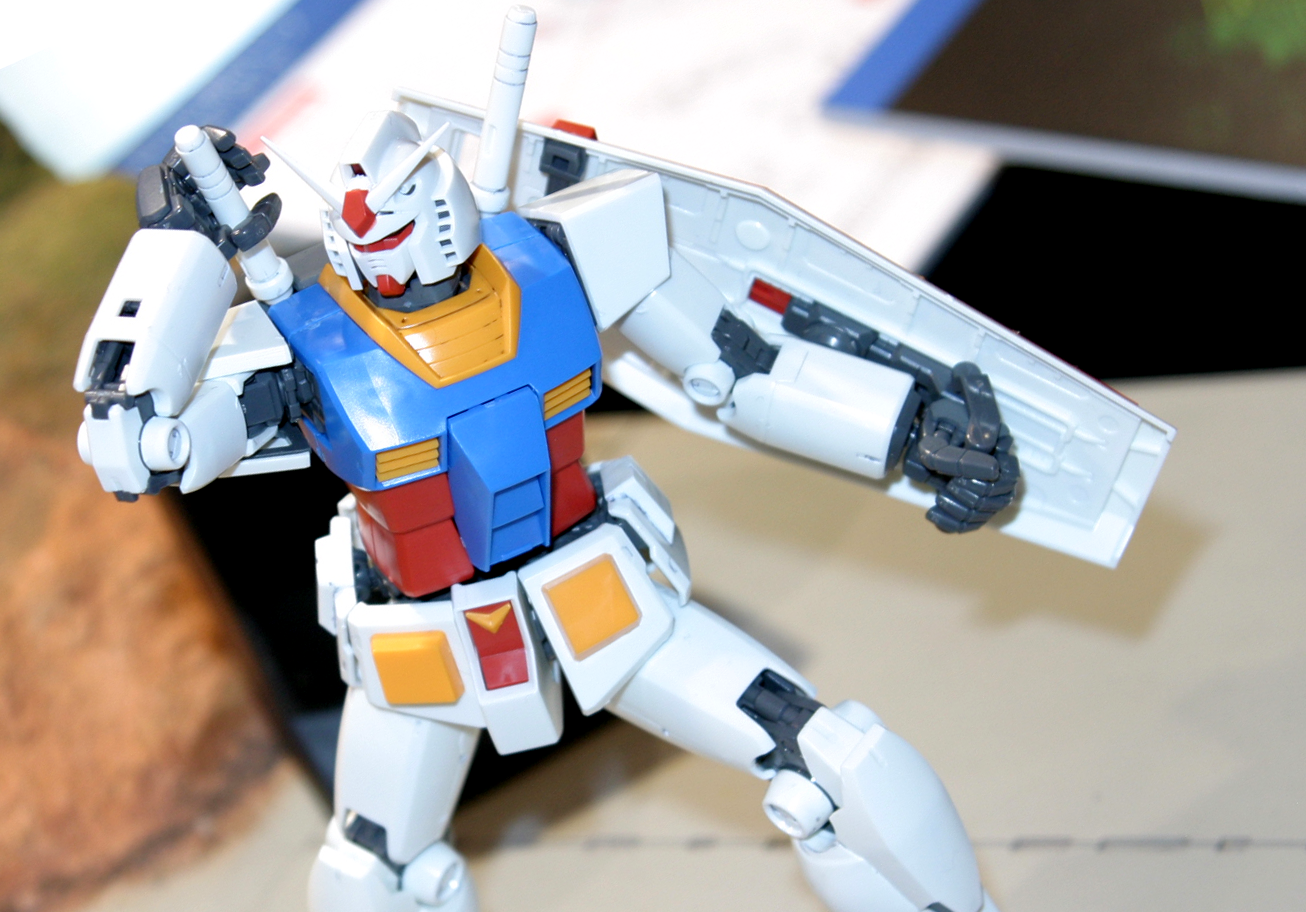 Bandai MG 1/100 RX-78-2 Gundam Ver.2.0 'Mobile Suit Gundam' | 4573102615831