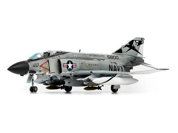 Doyusha 1/72 F-4J Phantom II "Showtime100” | 4975406412800