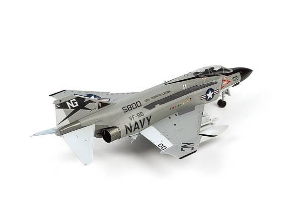 Doyusha 1/72 F-4J Phantom II "Showtime100” | 4975406412800