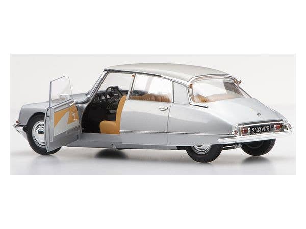 Ebbro 1/24 Citroen DS21 | 4526175250096