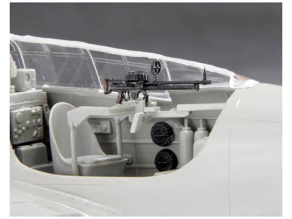 FineMolds 1/48 Type 92 7.7mm Machine Gun (Lewis Gun) | 4536318440116