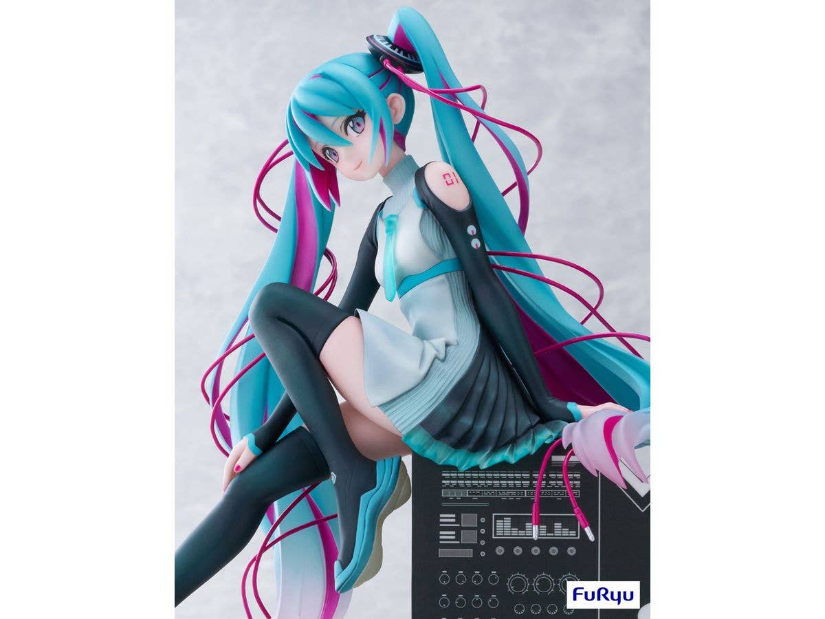 FURYU Corporation Hatsune Miku × MTV 1/7 Scale Figure | 4580736409132