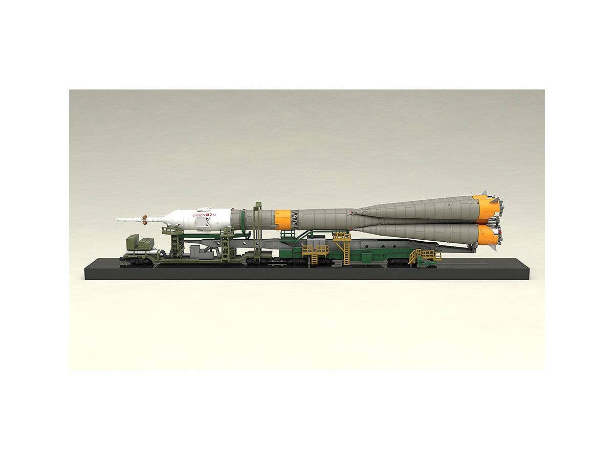 Soyuz Rocket & Transport Train (2nd Re-Run) 1/150 Scale Moderoid Model Kit | 4580590150034