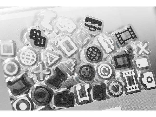 GOOD SMILE COMPANY PSP™ (PlayStation™Portable) Rattle Acrylic Stand: White Ver. | 4571697182110