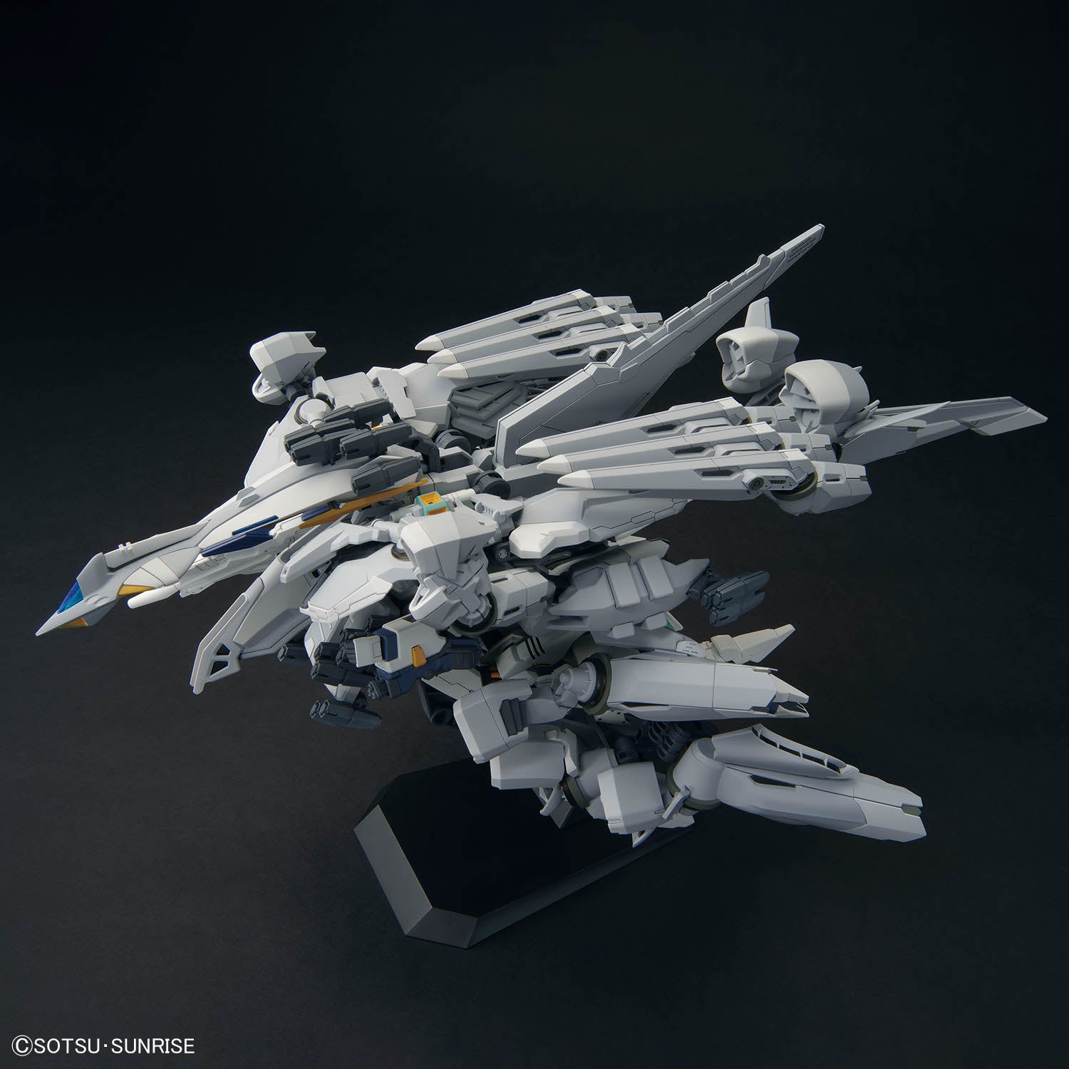 HG 1/144 Alyzeus in Flight Form on the included display base
