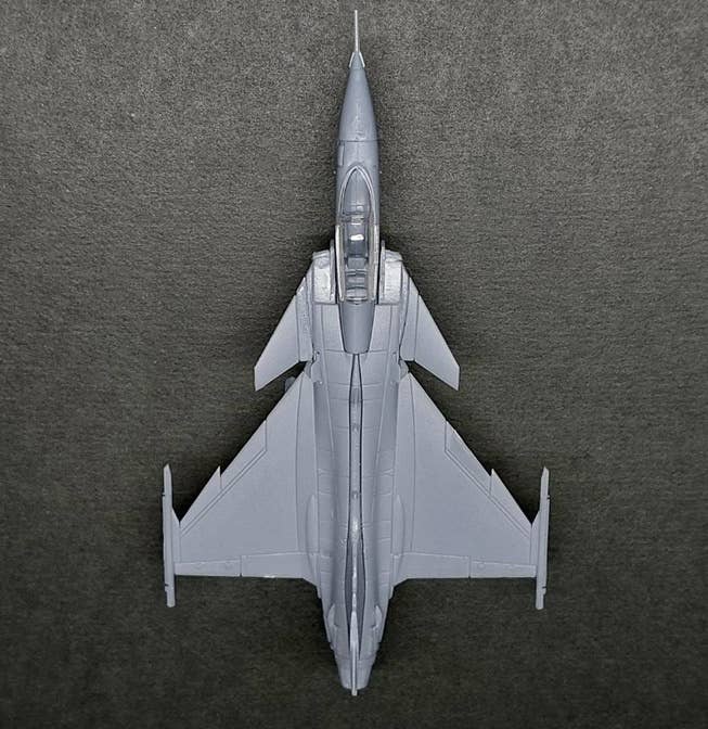 1/144 JAS39 Gripen Plastic Model Kit (Renewal Edition) | 4580799834346