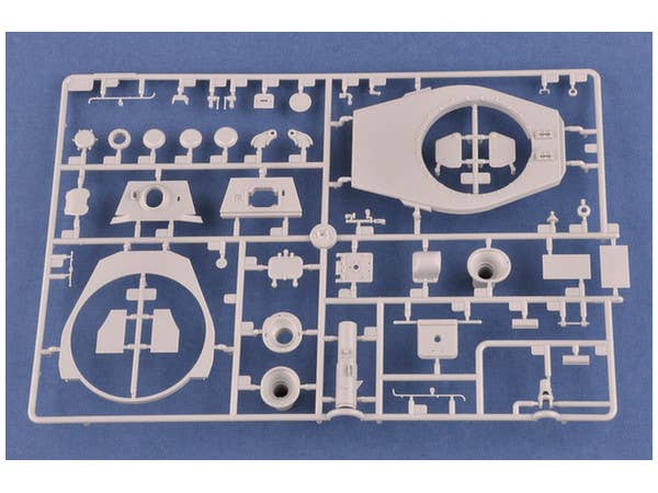 Hobby Boss 1/35 Pz.Kpfw.VI Sd.Kfz.182 Tiger II (Henschel 1944 Production) w/ Zimmerit | 6939319245311
