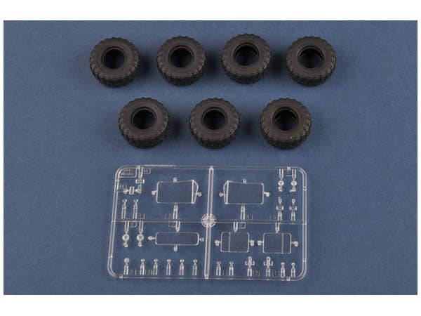 Hobby Boss 1/35 Russian KrAZ-260 Cargo Truck | 6939319255105
