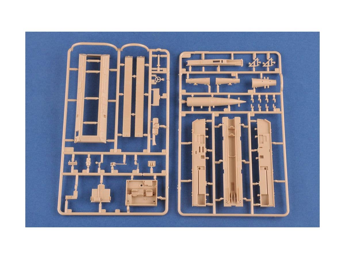 Hobby Boss 1/72 Soviet 9K714 OKA (SS-23 Spider) | 6939319229267