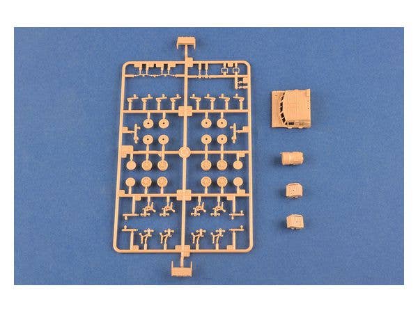 Hobby Boss 1/72 Soviet 9K714 OKA (SS-23 Spider) | 6939319229267
