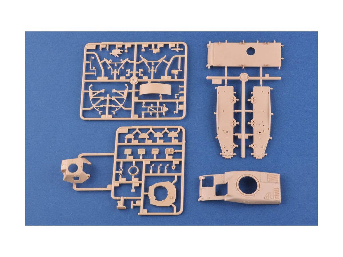 Hobby Boss 1/35 French R39 Light Infantry Tank | 6939319238931