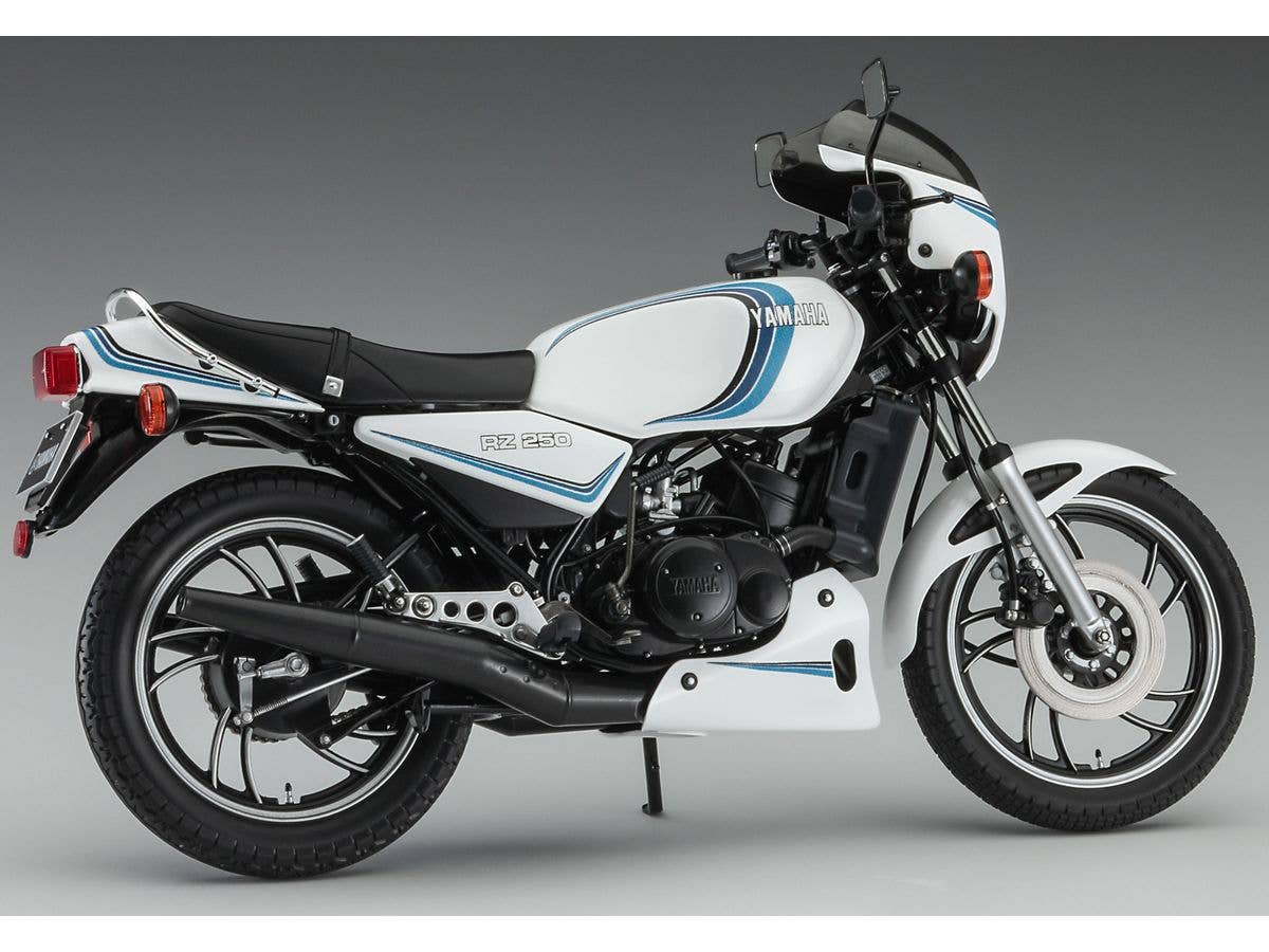 Hasegawa 1/12 Yamaha RZ250 (4L3) w/Cowl (1982) | 4967834217584