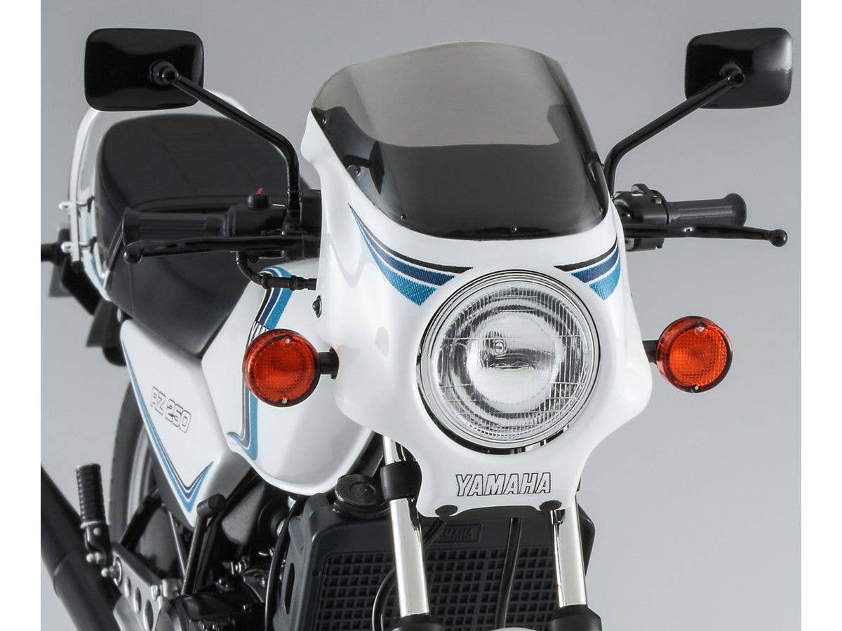 Hasegawa 1/12 Yamaha RZ250 (4L3) w/Cowl (1982) | 4967834217584