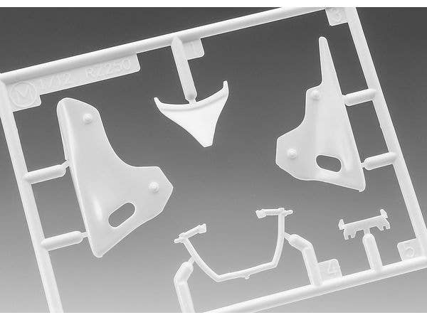 Hasegawa 1/12 Yamaha RZ250 (4L3) w/Cowl (1982) | 4967834217584