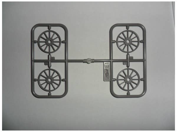 ICM 1/24 Model T 1913 Roadster, American Passenger Car | 4823044403110