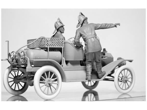 ICM 1/24 American Fire Truck Crew (1910s) (2 figures) | 4823044405268