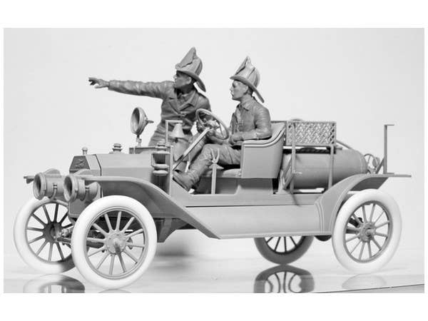 ICM 1/24 Model T 1914 Fire Truck with Crew | 4823044405275