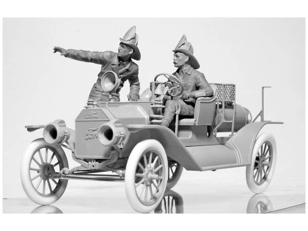 ICM 1/24 Model T 1914 Fire Truck with Crew | 4823044405275