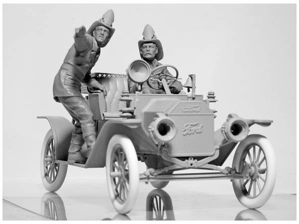 ICM 1/24 Model T 1914 Fire Truck with Crew | 4823044405275