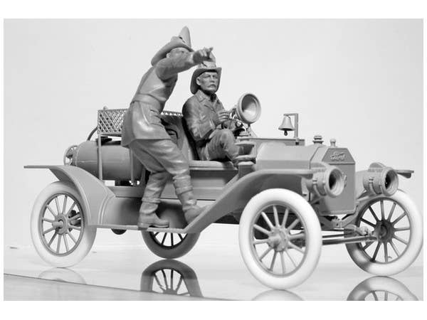 ICM 1/24 Model T 1914 Fire Truck with Crew | 4823044405275
