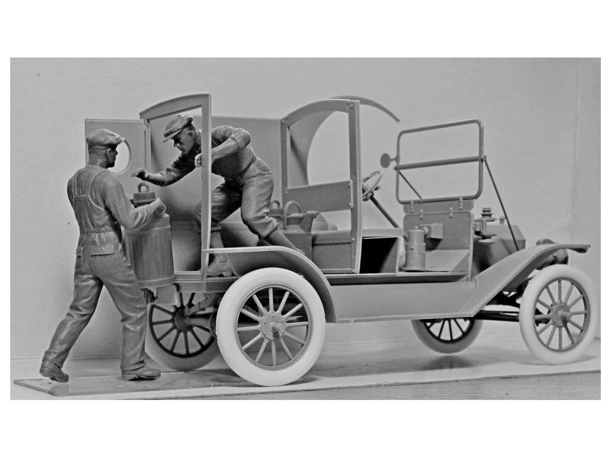ICM 1/24 Gasoline Delivery, Model T 1912 Delivery Car with American Gasoline Loaders | 4823044406043