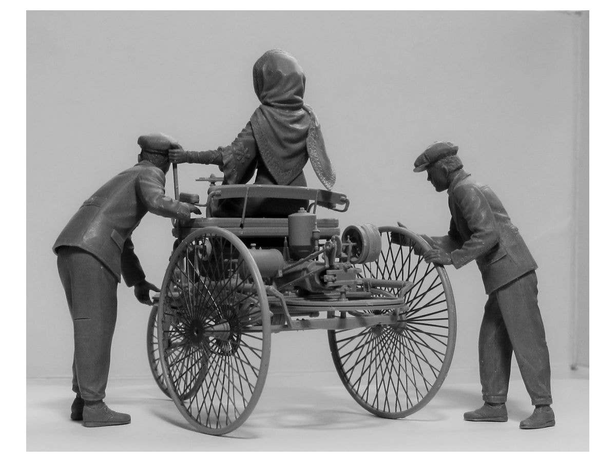 ICM Benz Patent-Motorwagen 1886 with Mrs. Benz & Sons 1/24 Scale | 4823044406616