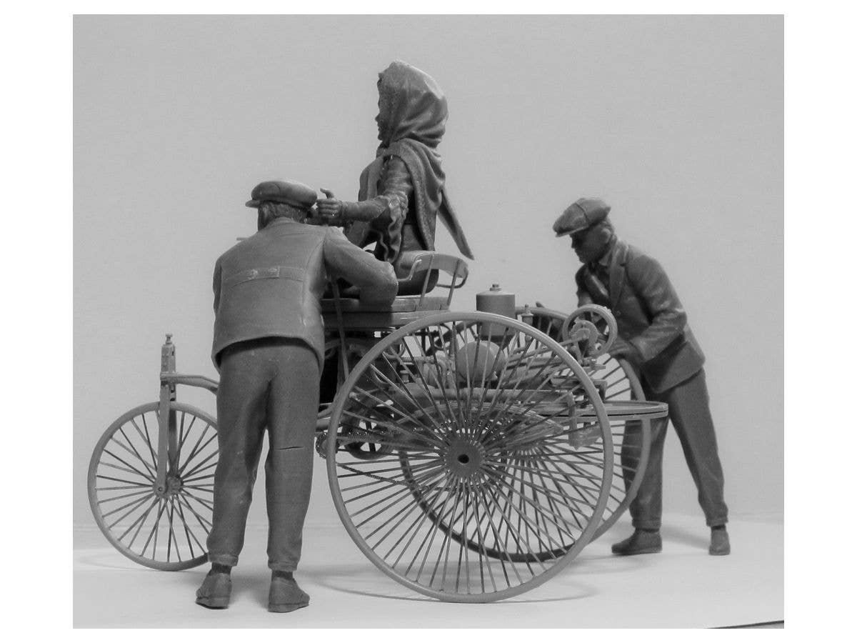 ICM Benz Patent-Motorwagen 1886 with Mrs. Benz & Sons 1/24 Scale | 4823044406616