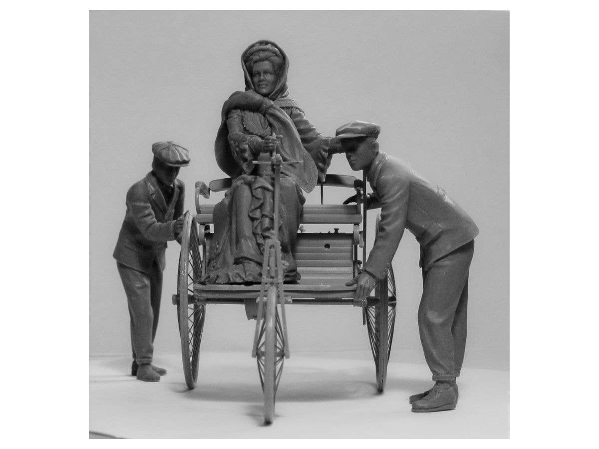 ICM Benz Patent-Motorwagen 1886 with Mrs. Benz & Sons 1/24 Scale | 4823044406616