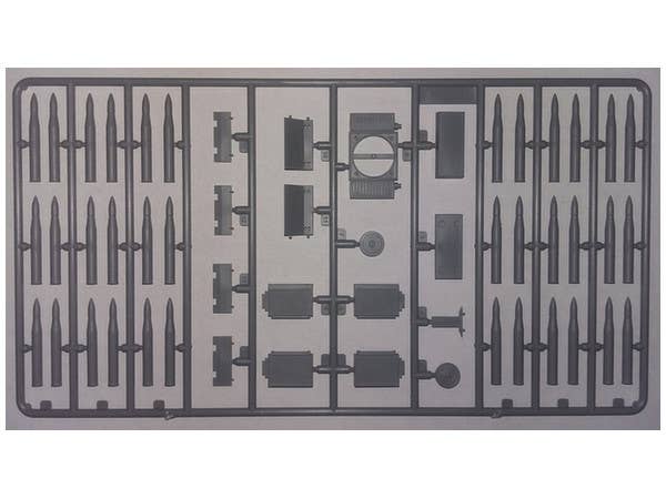 ICM 1/35 Pz.Kpfw.VI Ausf.B King Tiger (late production) with full interior, WWII German Heavy Tank | 4823044404568