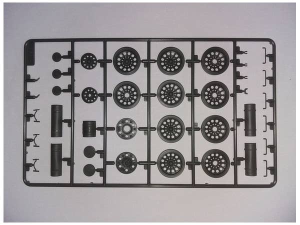 ICM 1/35 T-34-85, WWII Soviet Medium Tank | 4823044404216