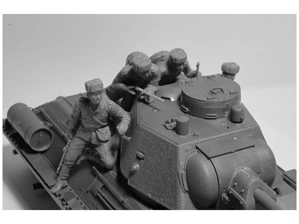 ICM 1/35 T-34-76 with Soviet Tank Riders | 4823044404483