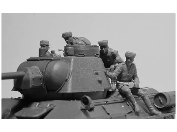 ICM 1/35 T-34-76 with Soviet Tank Riders | 4823044404483