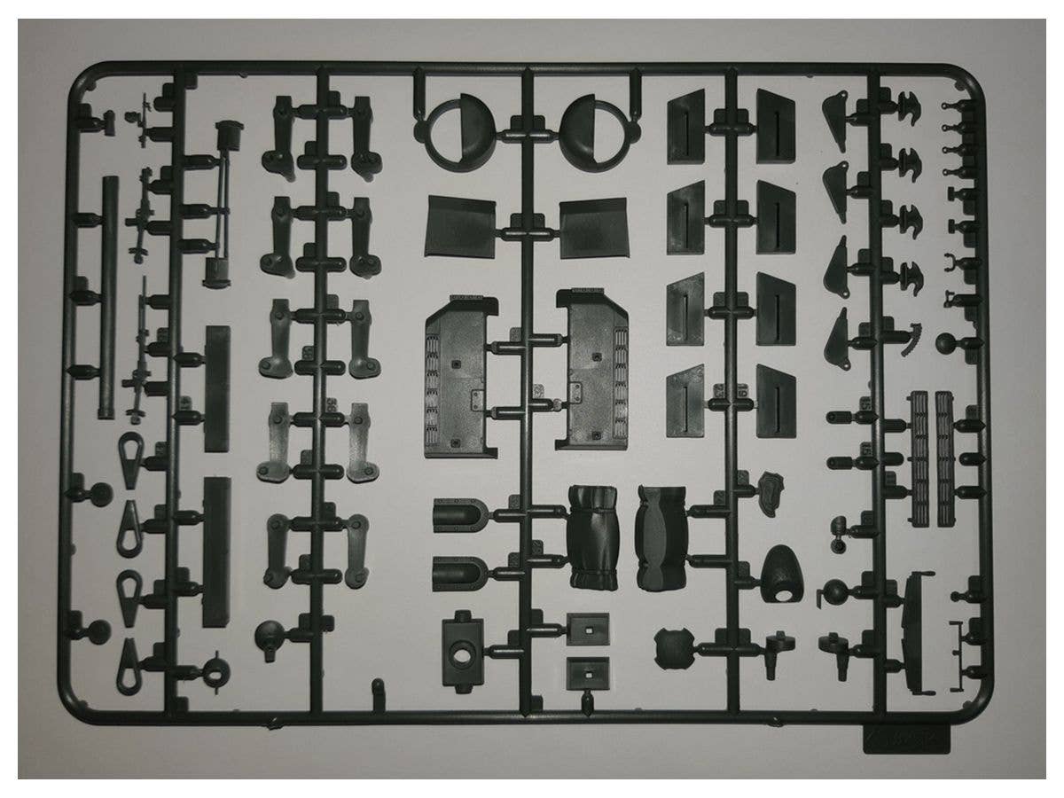 ICM 1/35 Pz.Kpfw. T-34-747(r), WWII German Medium Tank | 4823044405909