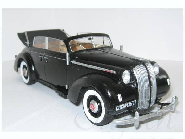ICM 1/35 Admiral Cabriolet, WWII German Staff Car with Figures | 4823044402601