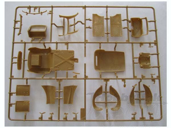 ICM 1/35 Admiral Cabriolet, WWII German Staff Car with Figures | 4823044402601