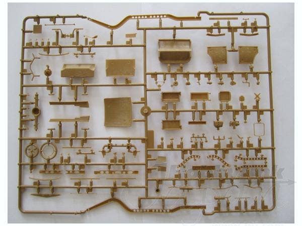 ICM 1/35 Admiral Cabriolet, WWII German Staff Car with Figures | 4823044402601