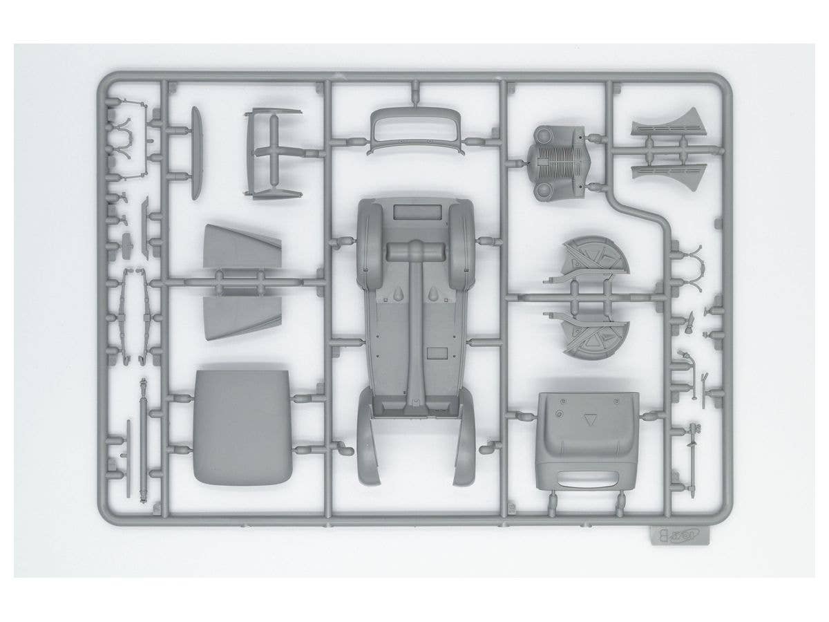 ICM 1/35 Kadett K38 Cabriolimousine, WWII German Staff Car | 4823044405930